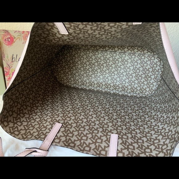 DKNY large tote - Picture 4 of 8